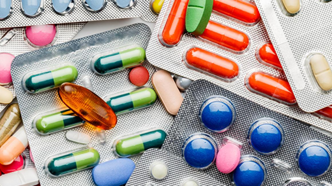 wiele kolorowych leków