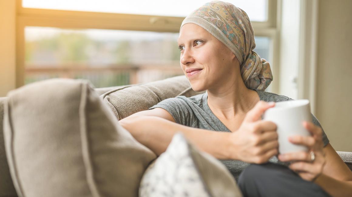 Kobieta w chustce na głowie