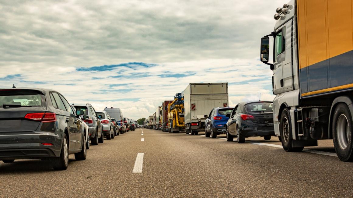 Korytarz życia utworzony przez samochody