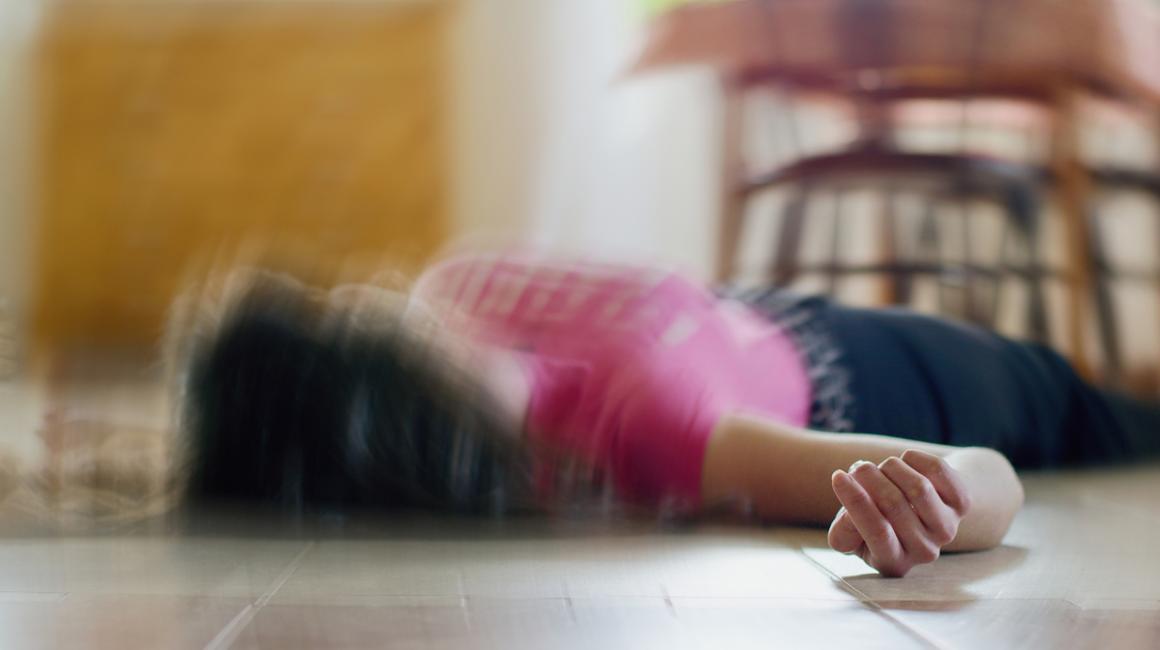 Osoba leżąca na podłodze