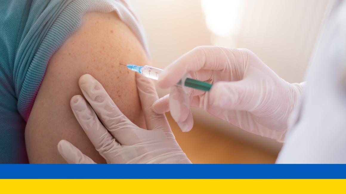 Szczepienie, na dole ukraińska flaga