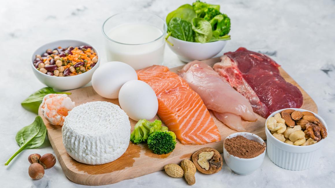 ryby, mięso, jajka, biały ser, orzechy