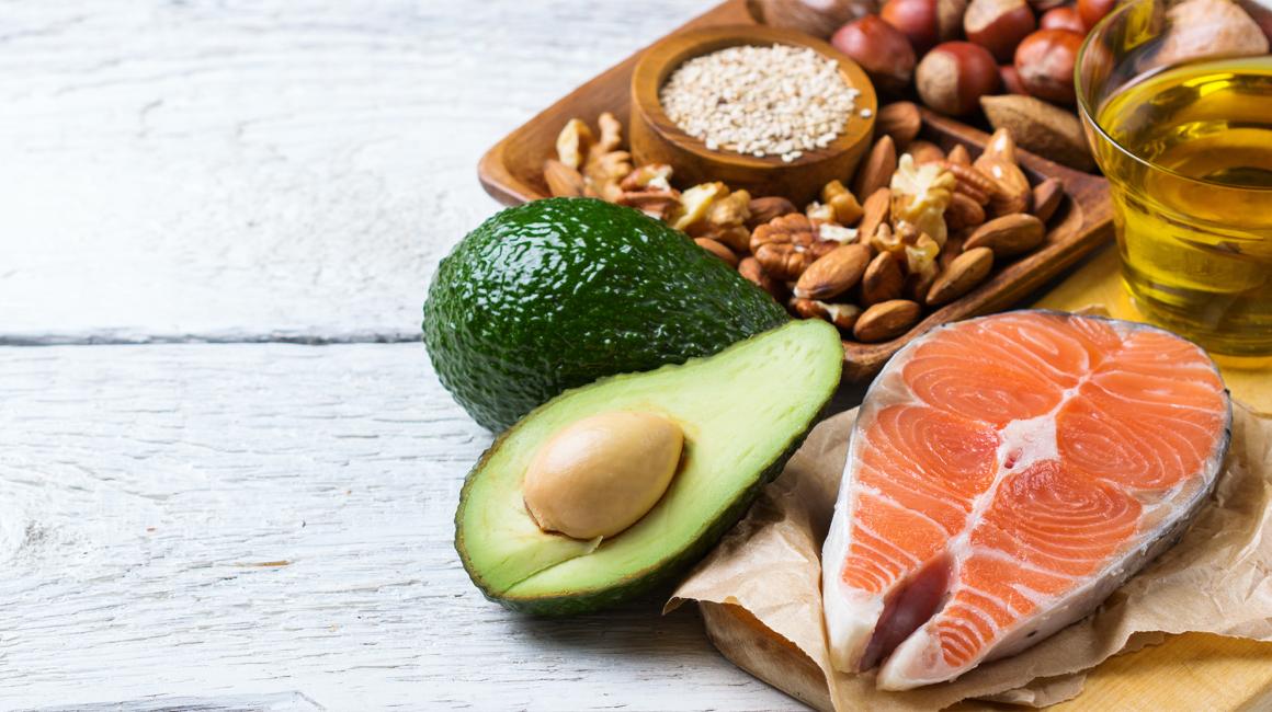 łosoś, awokado, orzechy, oliwa