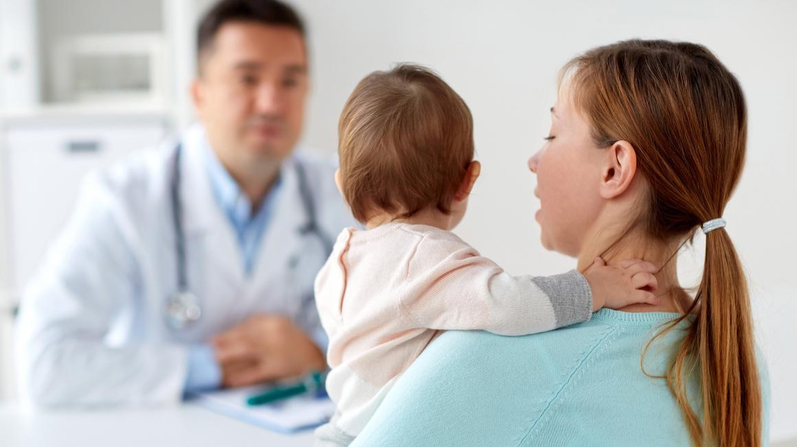 matka z dzieckiem u lekarza