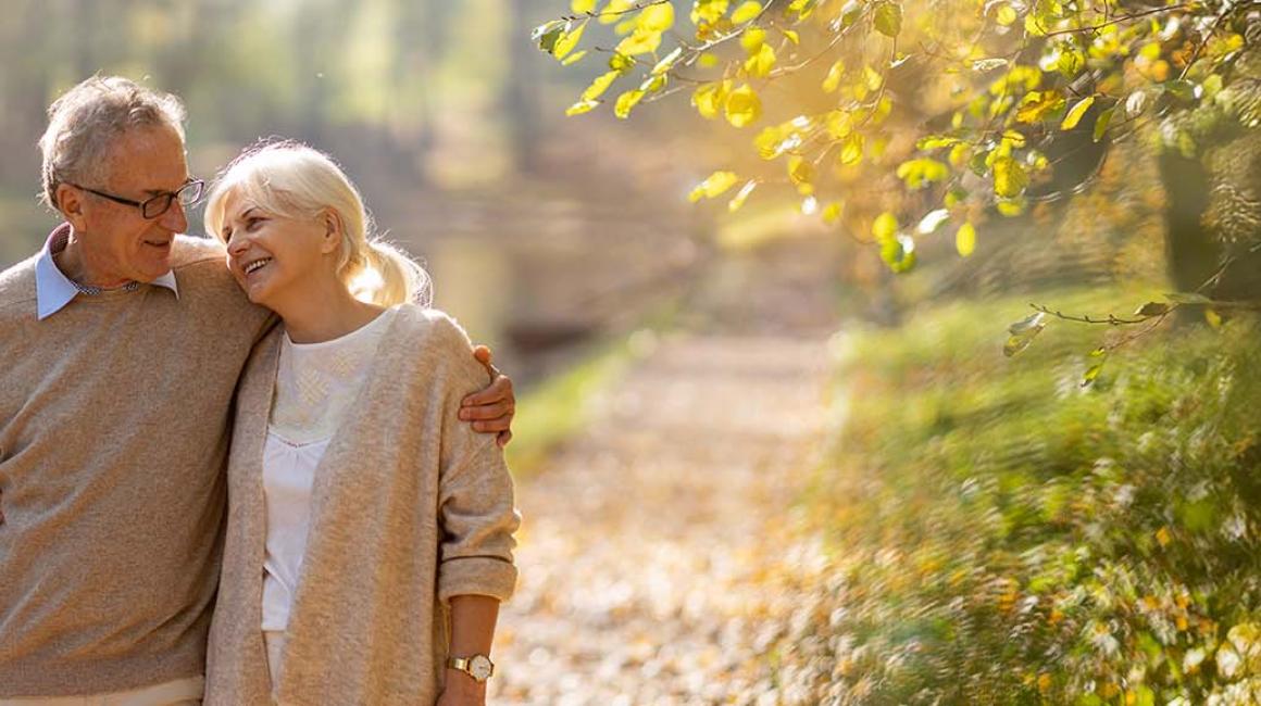 para seniorów na spacerze