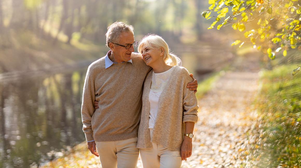 para seniorów na spacerze