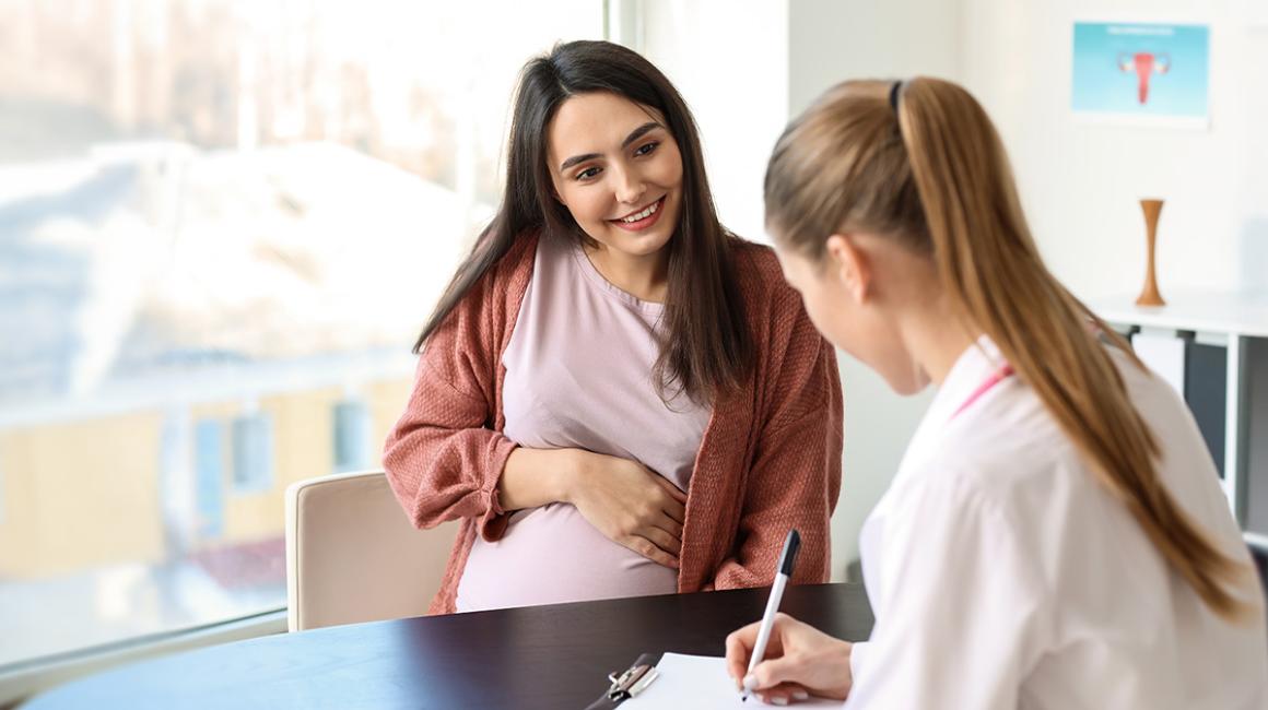kobieta w ciąży u lekarza