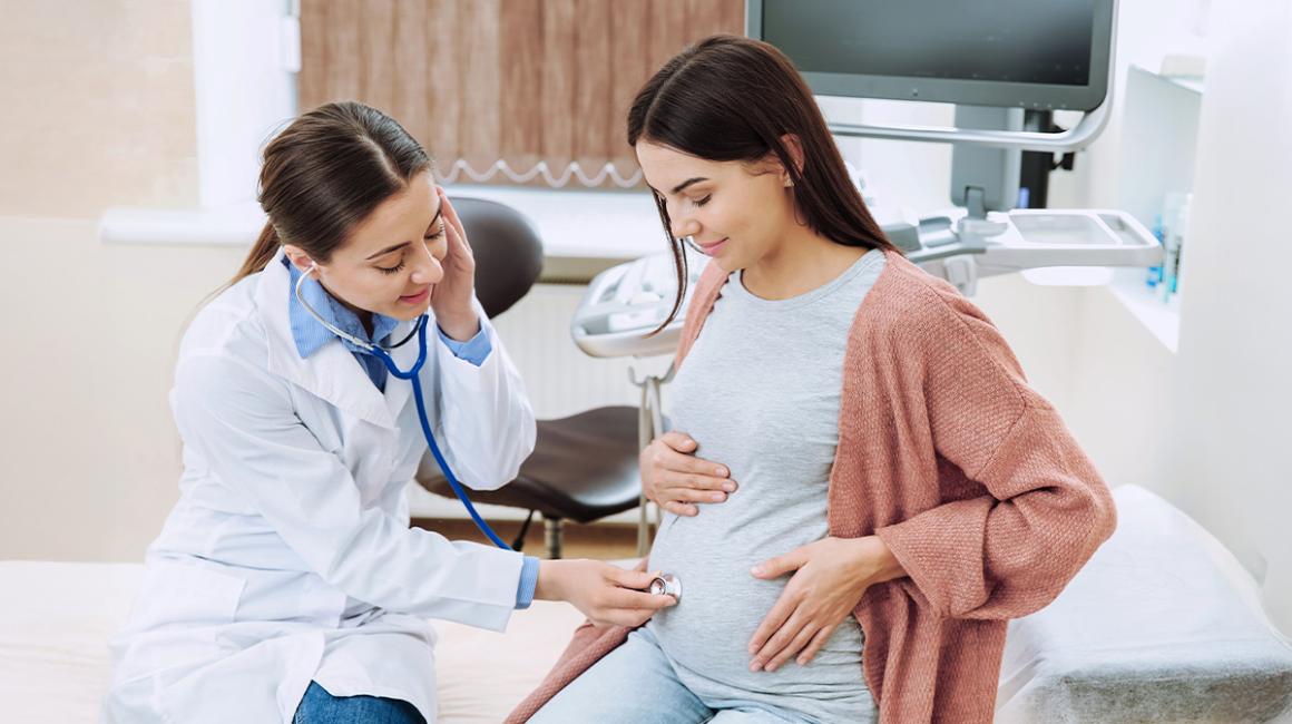 Ciężarna kobieta u lekarza