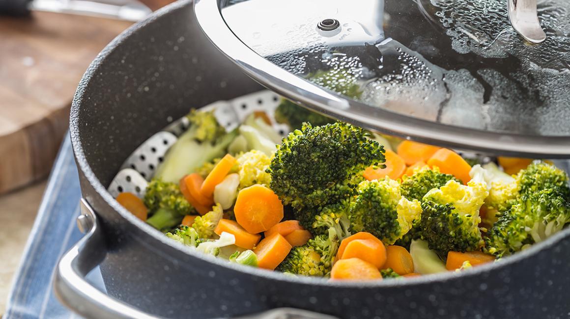 gotowane warzywa na patelni