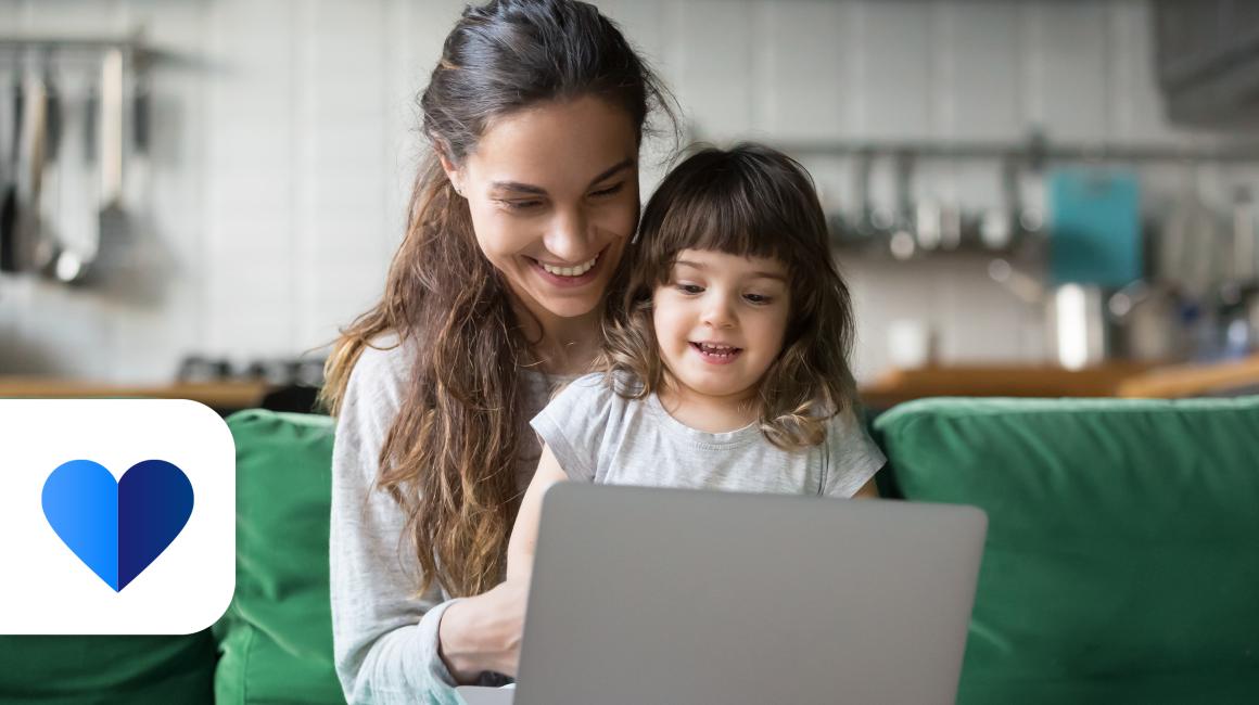 matka z dziecko przed komputerem