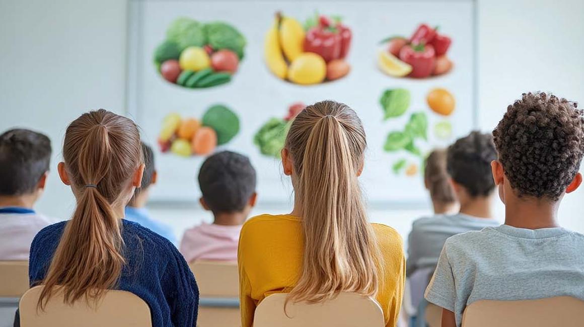 dzieci na lekcji o zdrowym odżywianiu