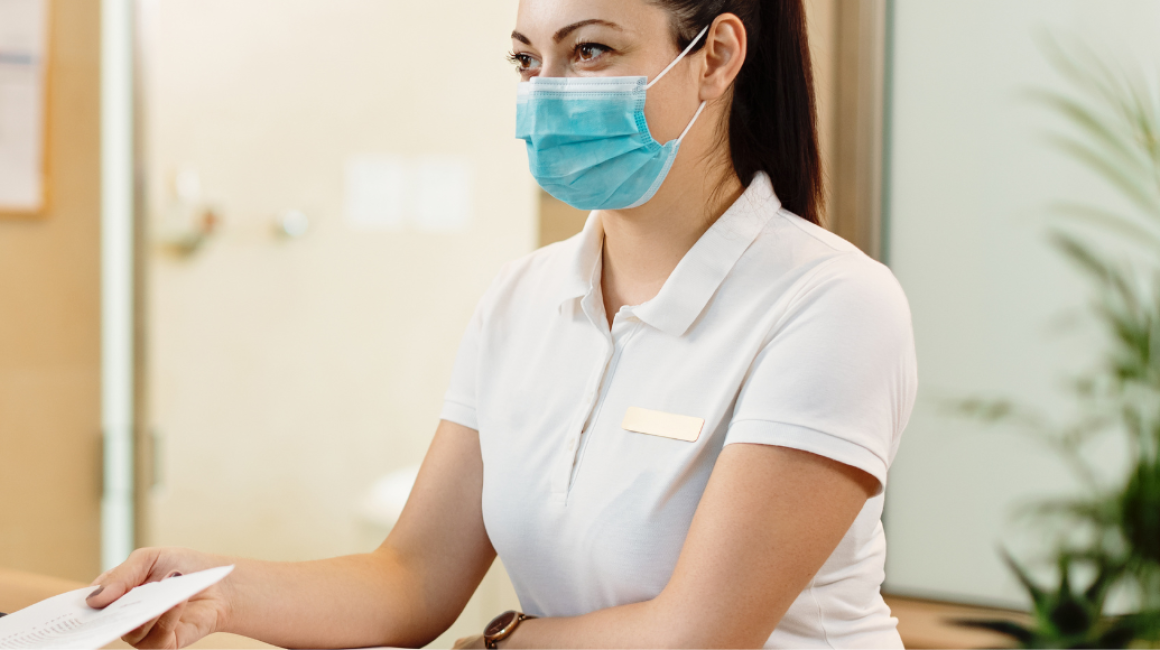 2 kobiety w recepcji przychodni