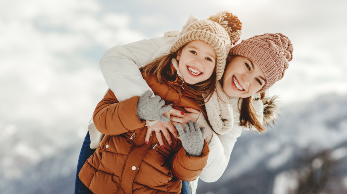 Mama z córka zimą