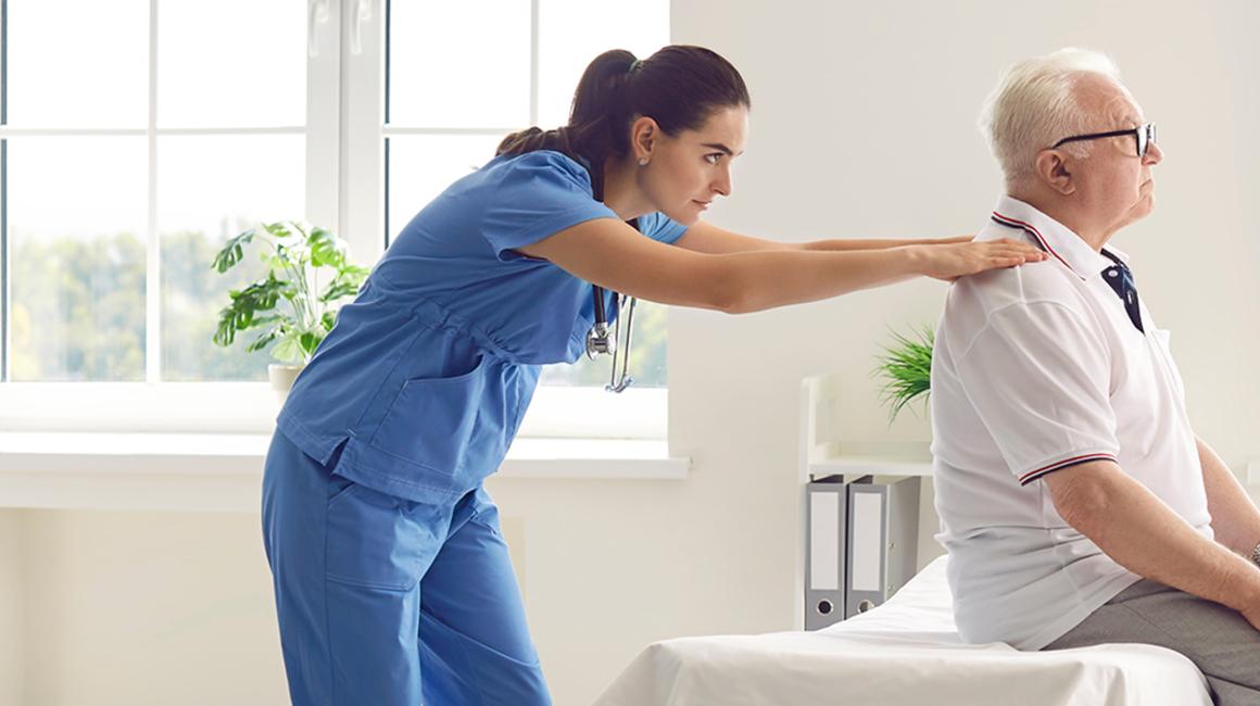 rehabilitantka ze starszym panem