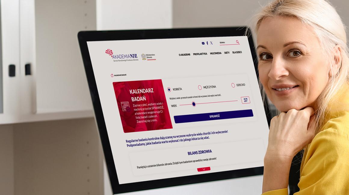 kobieta sprawdza w komputerze kalendarz badań