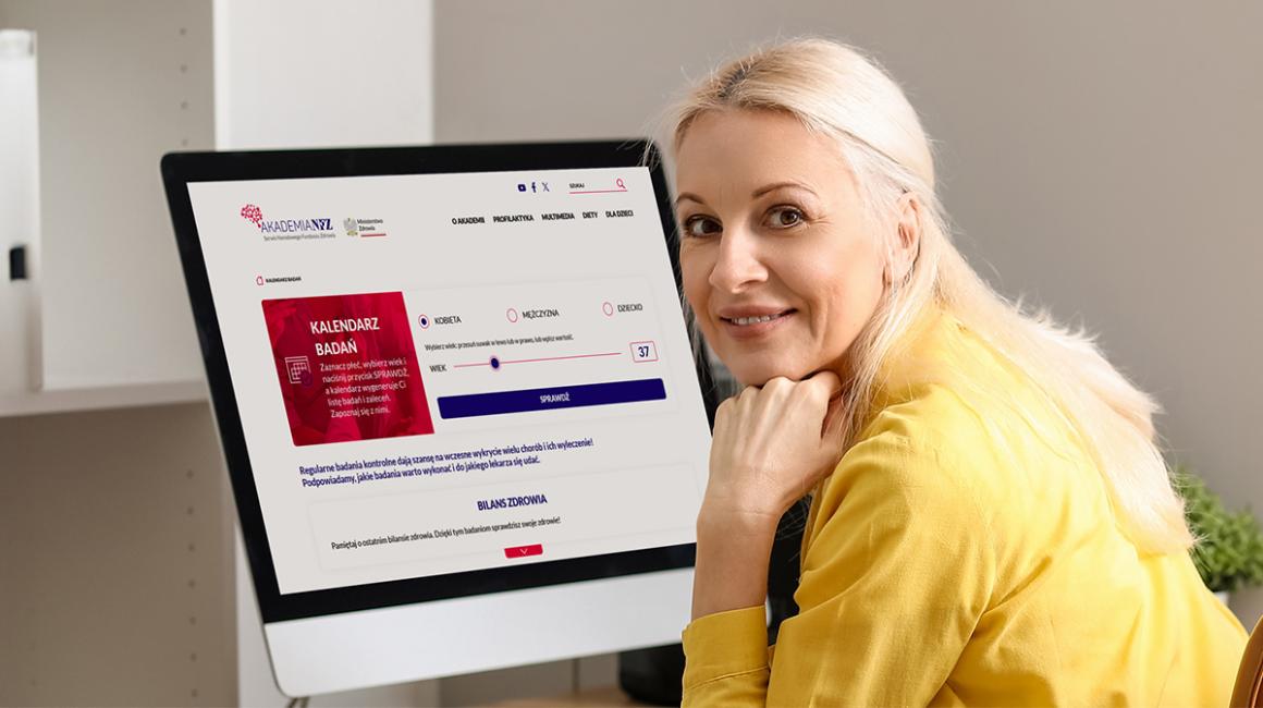 kobieta sprawdza w komputerze kalendarz badań