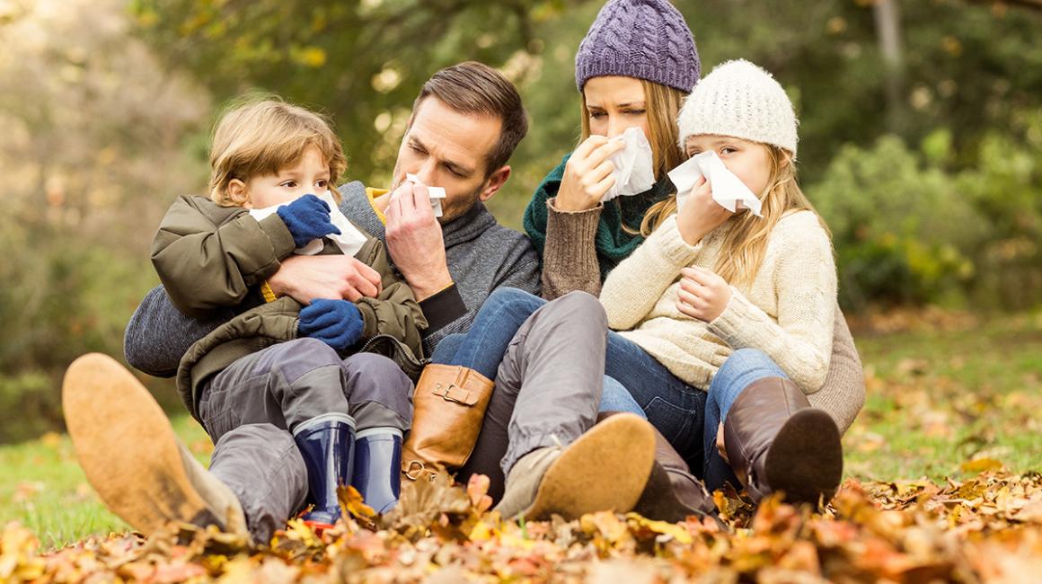 Rodzina z chusteczkami do nosa