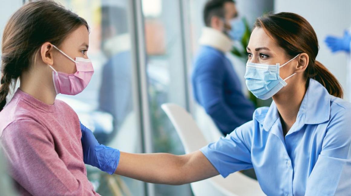 lekarka z dziewczynką