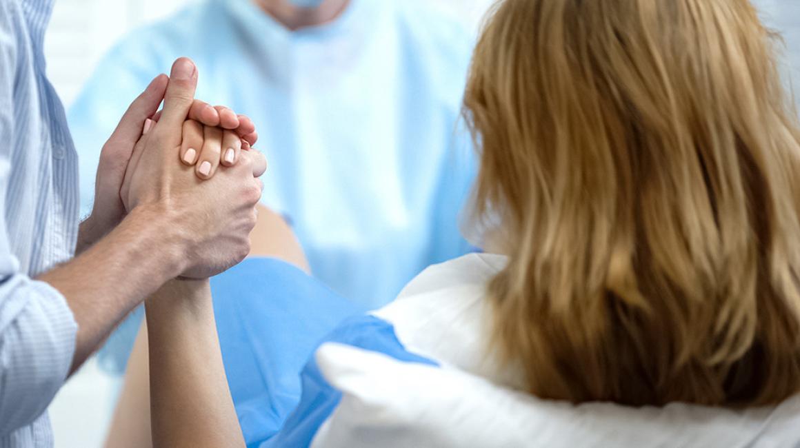 kobieta na sali porodowej