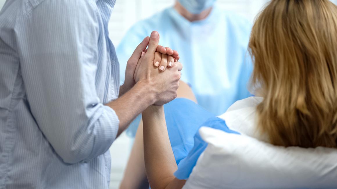 kobieta na sali porodowej