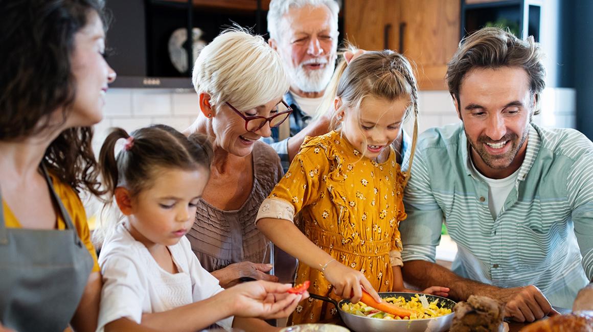 Rodzina gotuje