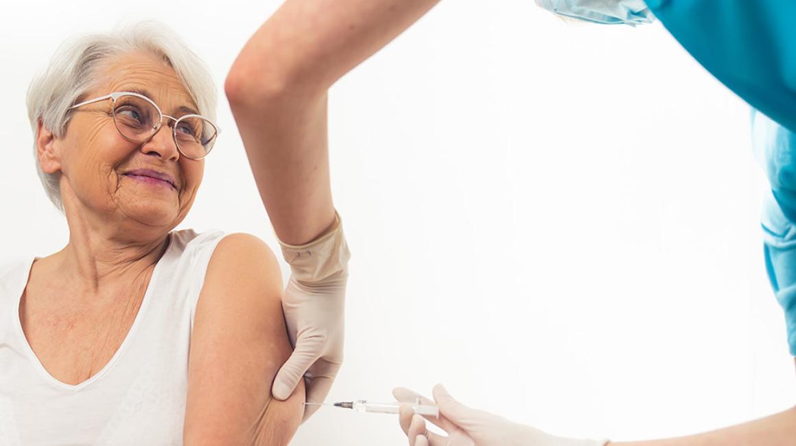 Szczepienie starszej pani