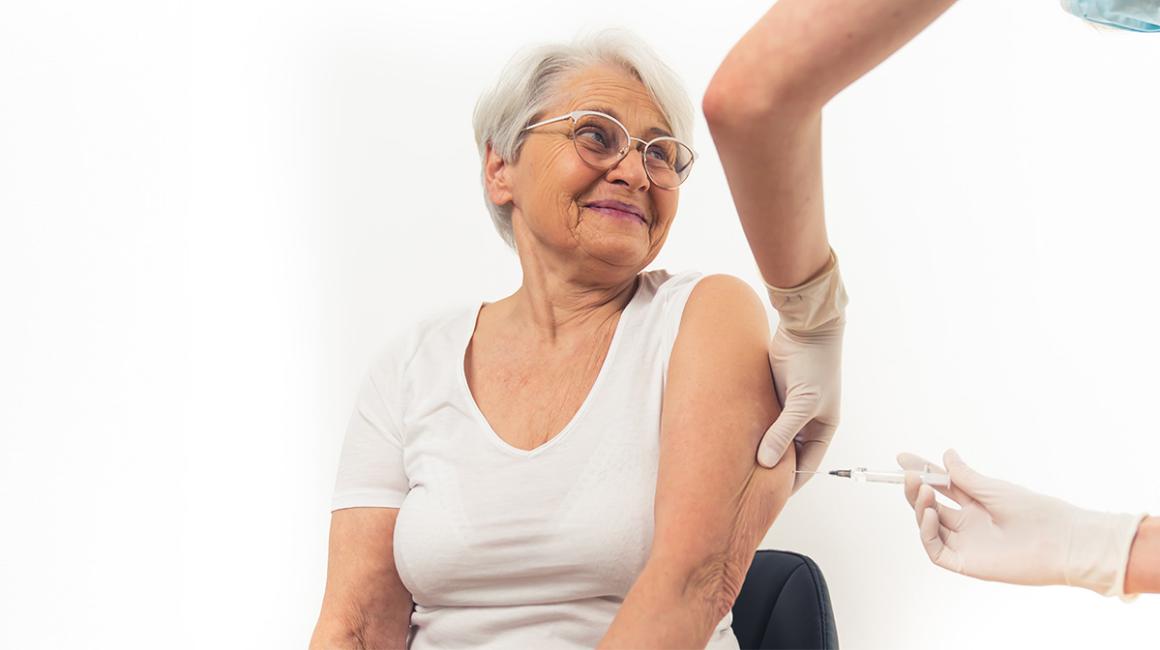 Szczepienie starszej pani