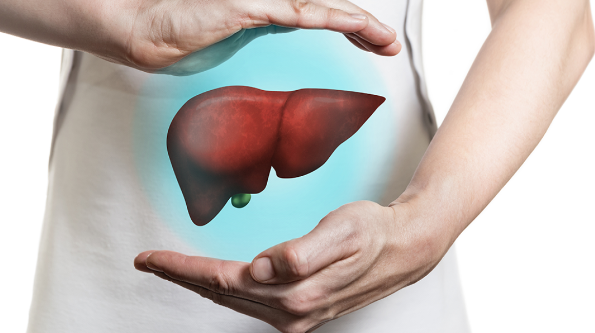 kobieta i rysunek wątroby