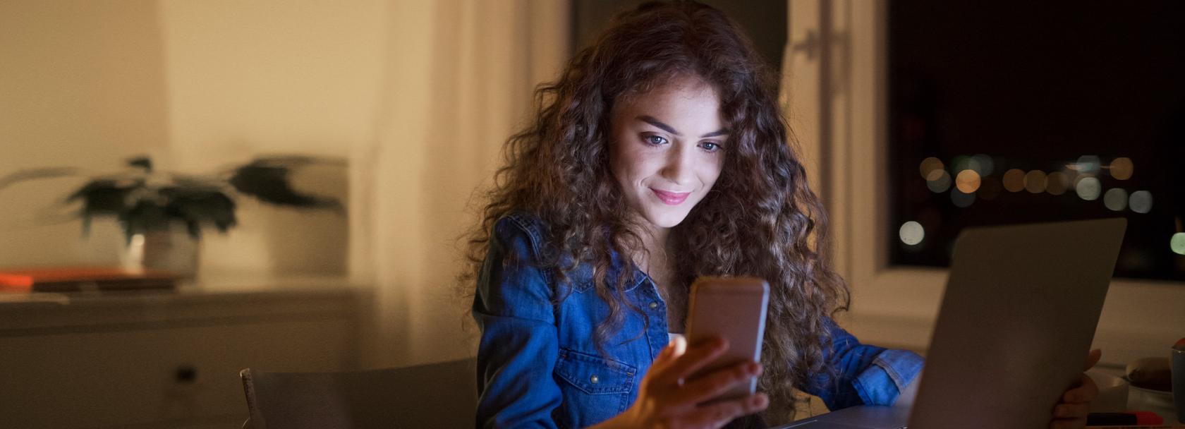 Dziewczyna, noc i telefon