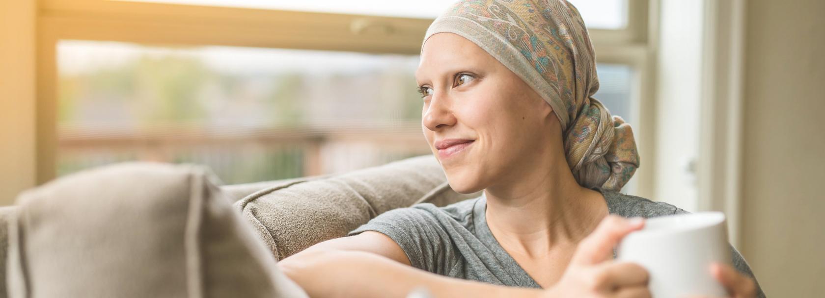 Kobieta w chustce na głowie