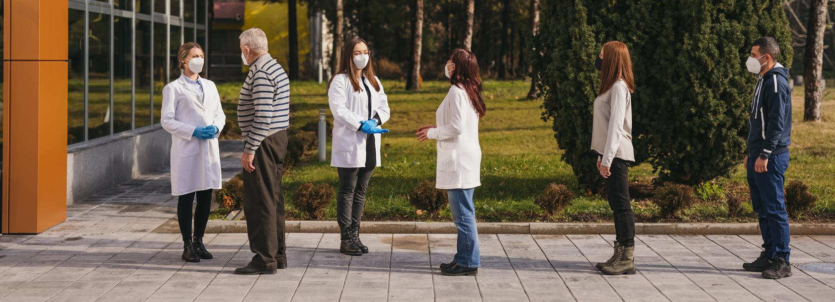 Kolejka osób na szczepienie