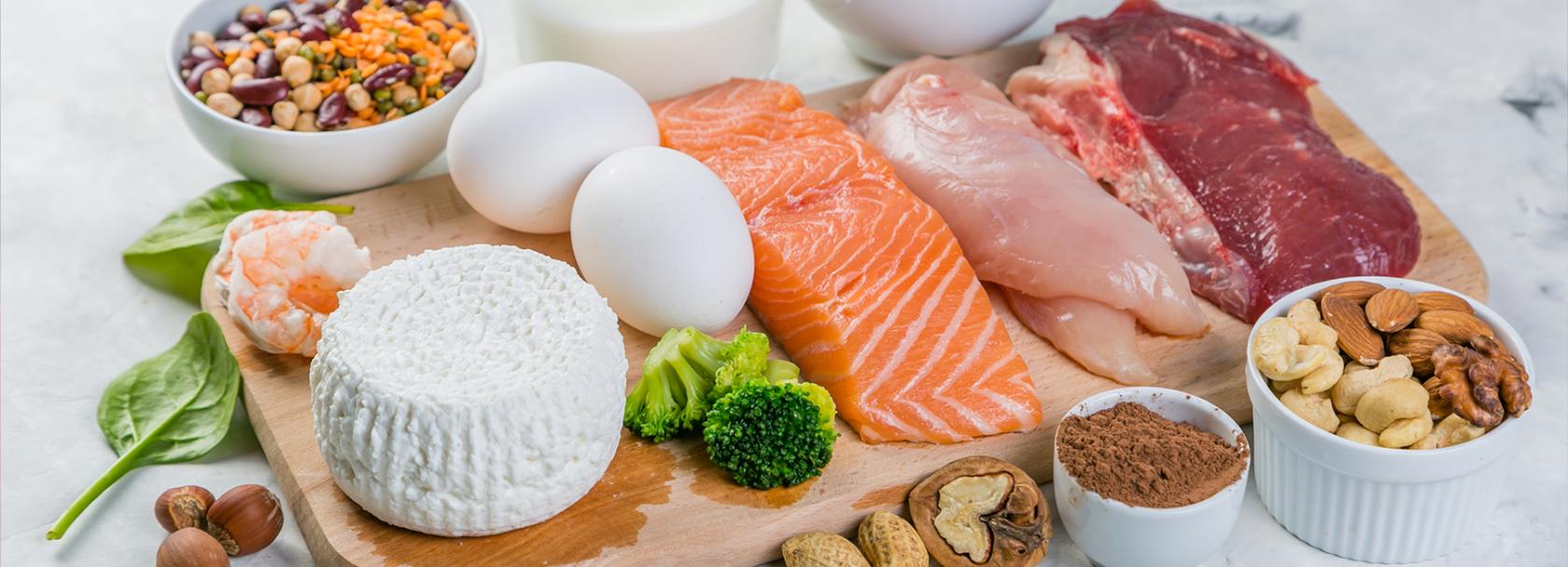 ryby, mięso, jajka, biały ser, orzechy