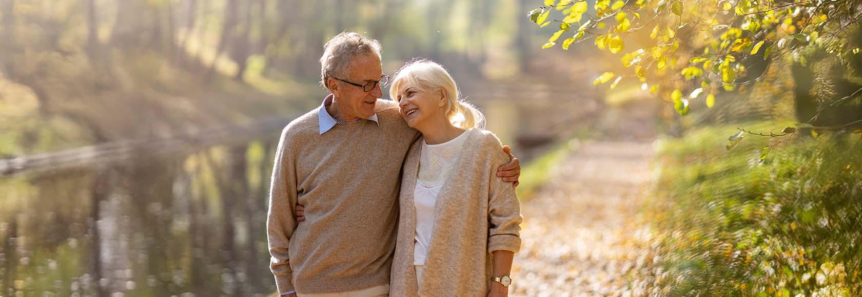 para seniorów na spacerze