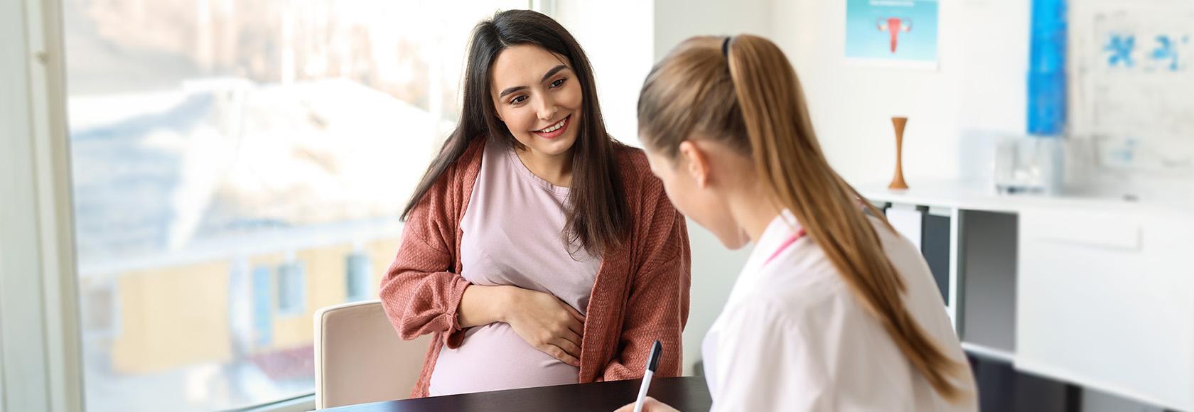 kobieta w ciąży u lekarza