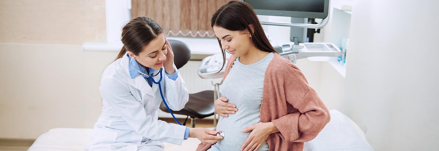 Ciężarna kobieta u lekarza