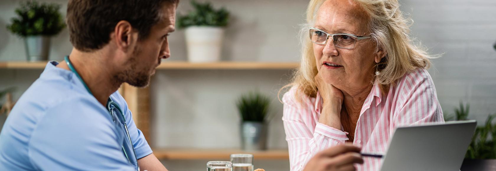 starsza kobieta u lekarza