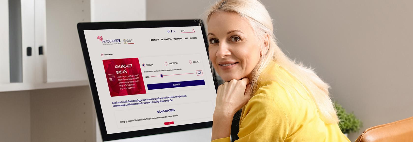 kobieta sprawdza w komputerze kalendarz badań