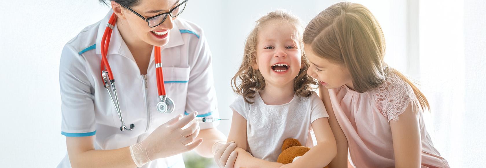 Szczepienie dziewczynki