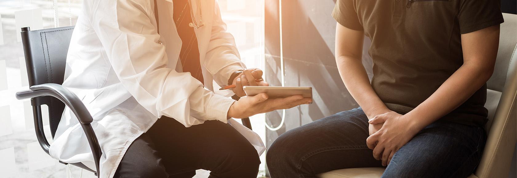 mężczyzna u lekarza