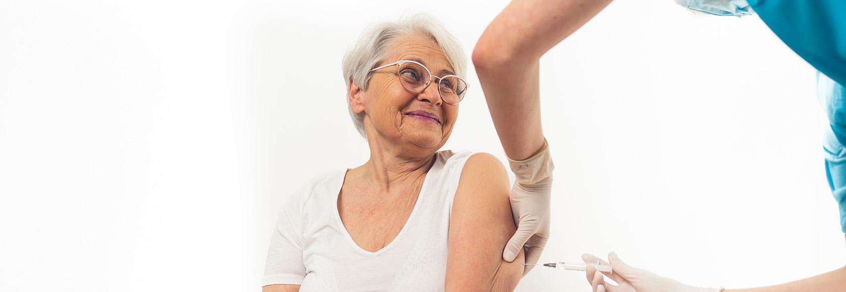 Szczepienie starszej pani