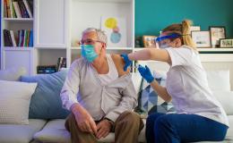 Szczepienie seniora w domu