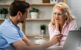 starsza kobieta u lekarza