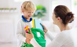 Mama daje 7latkowi tornister