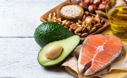 łosoś, awokado, orzechy, oliwa