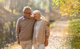 para seniorów na spacerze