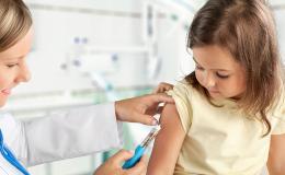 Szczepienie dziewczynki
