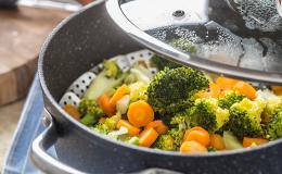 gotowane warzywa na patelni