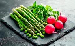 Zielone warzywa i rzodkiewka