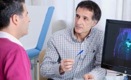 Mężczyzna u lekarza