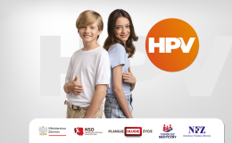 Dziewczynka i chłopiec i napis HPV